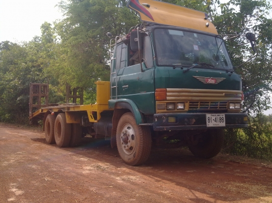 ขายรถสิบล้อบรรทุกแมคโครถเกี่ยวข้าว