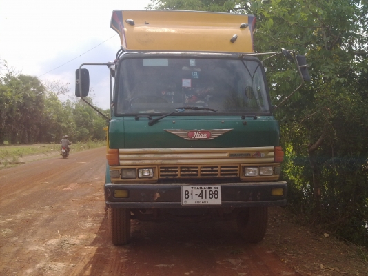 ขายรถสิบล้อบรรทุกแมคโครถเกี่ยวข้าว