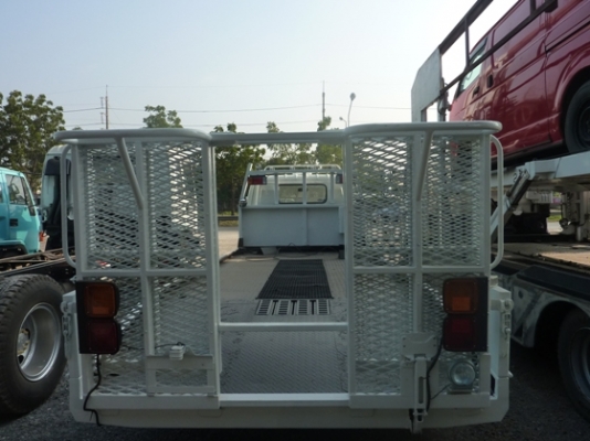 NPR ตาหวาน พื้นเรียบบรรทุกรถ พร้อมทะเบียน