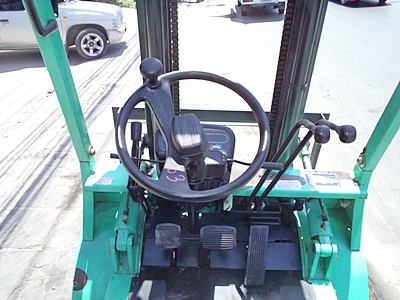 ขายรถยกมิตซูบิชิ 2 ตัน (รุ่นใหม่) เครื่องเบนซิน  เกียร์ออโต้ กระบอกคู่   เสาสูง 4 เมตร  พวงมาลัยเพาเว่อร์  สีเดิมจากนอก นำเข้าจากญี่ปุ่น ใช้งานได้ทันที