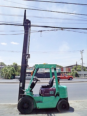 ขายรถยกมิตซูบิชิ 2 ตัน (รุ่นใหม่) เครื่องเบนซิน  เกียร์ออโต้ กระบอกคู่   เสาสูง 4 เมตร  พวงมาลัยเพาเว่อร์  สีเดิมจากนอก นำเข้าจากญี่ปุ่น ใช้งานได้ทันที