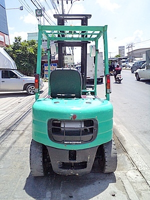 ขายรถยกมิตซูบิชิ 2 ตัน (รุ่นใหม่) เครื่องเบนซิน  เกียร์ออโต้ กระบอกคู่   เสาสูง 4 เมตร  พวงมาลัยเพาเว่อร์  สีเดิมจากนอก นำเข้าจากญี่ปุ่น ใช้งานได้ทันที