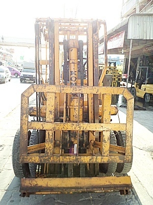 ขายรถยกโคมัสสึ 3 ตัน เครื่องดีเซลอีซูซุ งาเทด้ำ ล้อหน้าคุ่ เสาสูง 3 เมตร พวงมาลัยเพาเว่อร์ สีเดิมจากนอก นำเข้าจากญี่ปุ่น ใช้งานได้ทันที