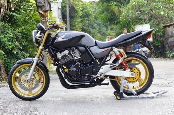 ขาย CB 400 TEC2 ปี2003 ทะเบียน ของแต่งเต็มคัน
