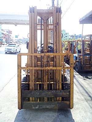 ขายรถยกโตโยต้า 2.5 ตัน เครื่องเบนซิน  เสาสูง 5 เมตร (เสาต่ำ-3ท่อน)  ยางตันใหม่ 4 ล้อ  พวงมาลัยเพาเว่อร์  สีเดิมจากนอก นำเข้าจากญี่ปุ่น ใช้งานได้ทันที