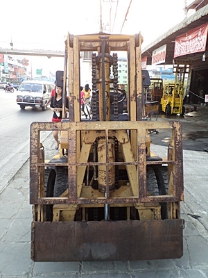 ขายรถยกโตโยต้า 2.8 ตัน เครื่องดีเซล งาเทด้ำ  เสาสูง 3 เมตร ล้อหน้าคู่  งายาว 1.6 เมตร พวงมาลัยเพาเว่อร์  สีเดิมจากนอก นำเข้าจากญี่ปุ่น ใช้งานได้ทันที