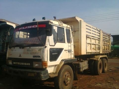 MITSUBISHI FUSO FN527 TD - 195 HP 6D16 Serial 2144 สิบล้อ 2 เพลา เพลาบุ๋มเบรคใหญ่ กระบะดั๊มพ์เหล็ก KAC โคราช หัวเก๋งตาเหลี่ยมสวยดีภายในคอนโซลเรือนไมล์อยู่ครบพร้อม แอร์เย็น พวงมาลัยเพาเวอร์ เบรคทริ๊ปฟี้ครบครัน มีระบบลากพ่วงครบพร้อมใช้งาน เอกสารทะเบียนครบพร