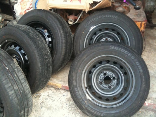 ยางถอดป้ายแดง 4 รู 100  ขอบ 14