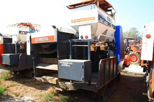 COMBINE HAVESTER KUBOTA  DC-60
