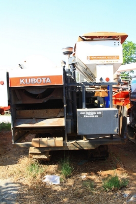 COMBINE HAVESTER KUBOTA  DC-60