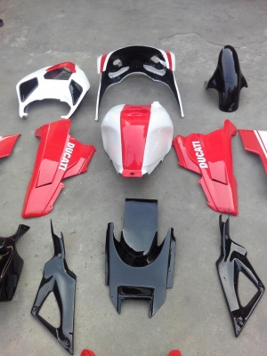 ขายแฟร์ลิ่งDucati 1198 ใส่nc30 ราคา11000 สนใจติดต่อ0803355484
