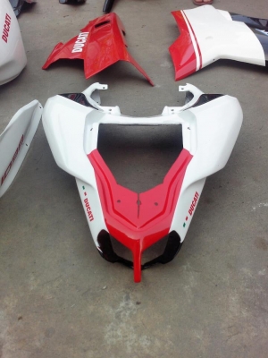 ขายแฟร์ลิ่งDucati 1198 ใส่nc30 ราคา11000 สนใจติดต่อ0803355484