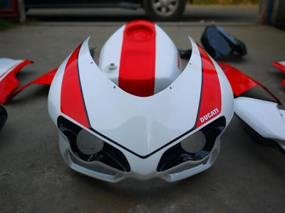 ขายแฟร์ลิ่งDucati 1198 ใส่nc30 ราคา11000 สนใจติดต่อ0803355484