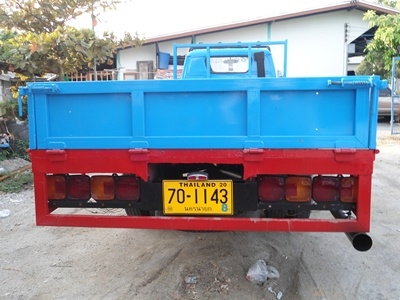 ขายรถ6ล้อ isuzu cheetah ยาว5เมตร50 ทำสีมาใหม่