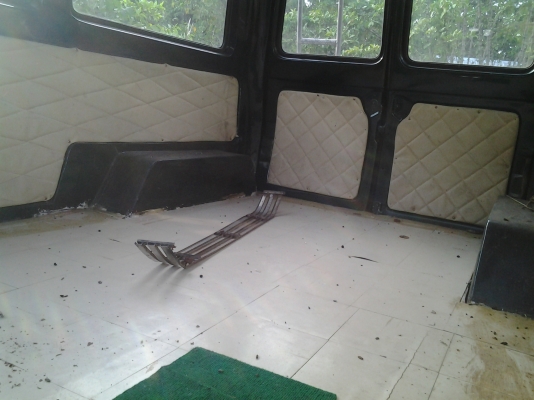 ทรานซิท มีแต่โครงครับ ไม่มีเครื่อง ช่วงล่าง  ทะเบียน ขาย12,000