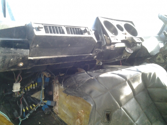 ทรานซิท มีแต่โครงครับ ไม่มีเครื่อง ช่วงล่าง  ทะเบียน ขาย12,000