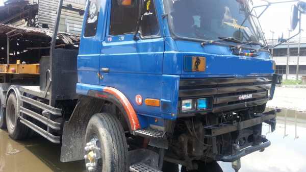 ขาย รถบรรทุก หัวลาก NISSAN UD พร้อมหาง