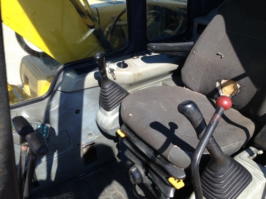 รถแบคโฮ KOMATSU PC130-6 รถแบคโฮ KOMATSU PC130-6