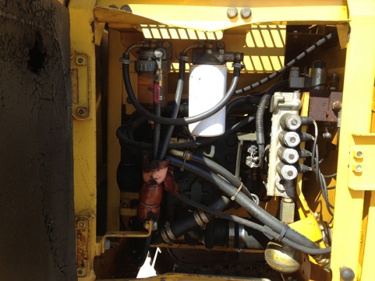 รถแบคโฮ KOMATSU PC130-6 รถแบคโฮ KOMATSU PC130-6