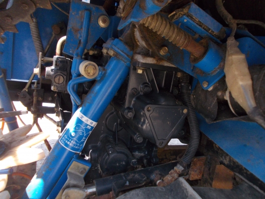 รหัส:13001002รถเกี่ยวข้าวนั่งขับใช้แทรคยางที่ตัด2แถวสามารถปรับที่เกี่ยวขึ้นลงได้เกี่ยวง่ายwww.nihonmono.com