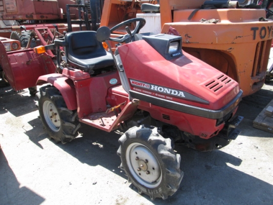 รหัส:13001173รถพรวนดินนั่งขับเครื่องยนต์เบนซิลGC05ขนาด11PS.สภาพสวยพร้อมโรตารี่สามารถถอดเข้าออกได้