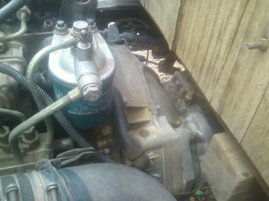 ขาย  หกล้อ NPR 120  HP  ฝาขาว