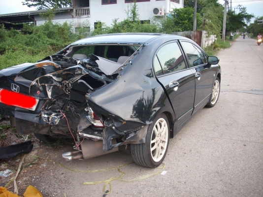 ขายซากรถอุบัติเหตุฮอนด้าซีวิค FD ปี2011สีดำ พร้อมเล่มทะเบียน.บุคคล