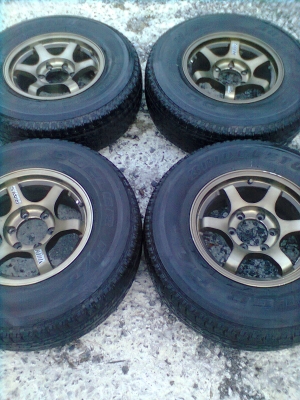 ขายแม็กพร้อมยาง 6 รู ขอบ16 ยางบริสโตร์ 265/70R16 ยางปี09 1ชุด