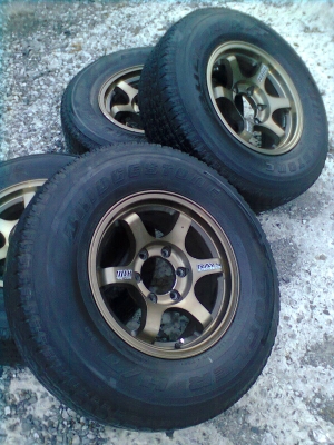 ขายแม็กพร้อมยาง 6 รู ขอบ16 ยางบริสโตร์ 265/70R16 ยางปี09 1ชุด