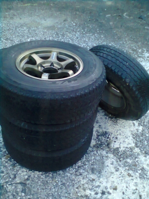 ขายแม็กพร้อมยาง 6 รู ขอบ16 ยางบริสโตร์ 265/70R16 ยางปี09 1ชุด