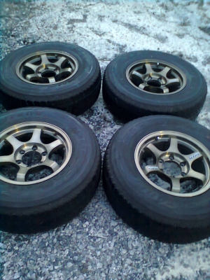 ขายแม็กพร้อมยาง 6 รู ขอบ16 ยางบริสโตร์ 265/70R16 ยางปี09 1ชุด