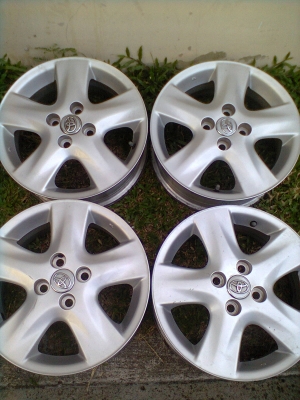 ขายแม็ก โตโยต้า วีออส ขอบ15  4วง พร้อมน๊อต 16 ตัว