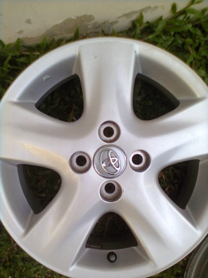 ขายแม็ก โตโยต้า วีออส ขอบ15  4วง พร้อมน๊อต 16 ตัว