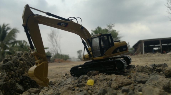 มีมาแล้วครับ โมเดลรถแมคโคcaterpillar 320 DL กับรุ่น323 ใครที่สนใจโมเดลรุ่นนี้ยู่โทรติดต่อได้เลยคับ ติดต่อได้ทุกเวลาคับ