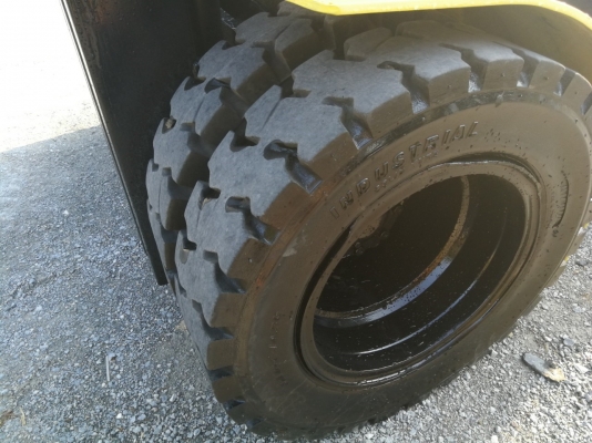 ขายรถนำเข้าจากญี่ปุ่น คันนี้สวยมาก KOMATSU 3ตัน เสาสูง 6เมตร โทร.090-986-2521 อ๊อบ