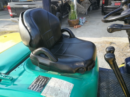 ขายรถนำเข้าจากญี่ปุ่น คันนี้สวยมาก KOMATSU 3ตัน เสาสูง 6เมตร โทร.090-986-2521 อ๊อบ