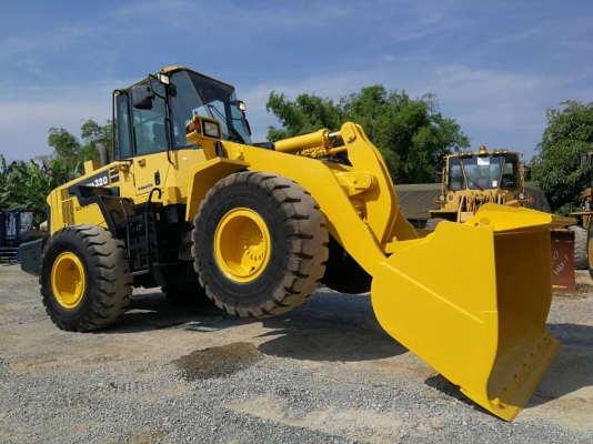 ขายถูก KOMATSU WA320-6 สภาพสวย นำเข้าจากญี่ปุ่น โทร.090-986-2521 อ๊อบ
