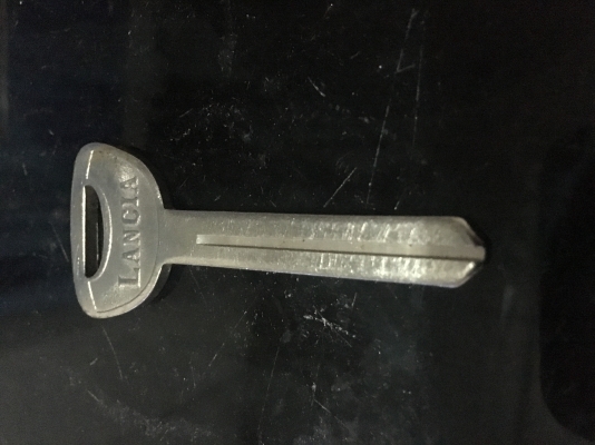 ลูกกุญแจประตูรถLANCIA