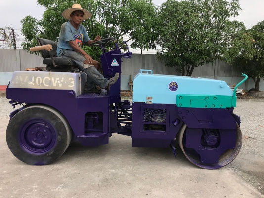 ขายรถบด4ตันKOMATSUรุ่นJV40CW-3นำเข้าญี่ปุ่นไม่เคยใช้งานในไทย หน้าเหล็กหลังยาง ขับ2เพลาเอวอ่อน เครื่อ