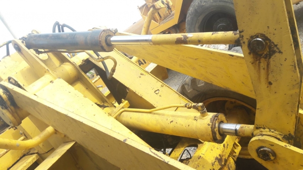 รถตักล้อยาง507 KOMATSU เอวอ่อน สภาพดี รถพร้อมใช้งาน (ไม่ใช่รถที่เขาทิ้งแล้ว)นะครับ