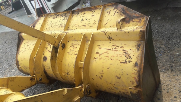 รถตักล้อยาง507 KOMATSU เอวอ่อน สภาพดี รถพร้อมใช้งาน (ไม่ใช่รถที่เขาทิ้งแล้ว)นะครับ