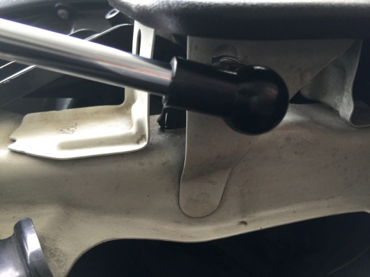 ขายโช๊คค้ำฝากระโปรงหน้ารถ TOYOTA รุ่น ALPHARD ปี08 ขายโช๊คค้ำฝากระโปรงหน้ารถ TOYOTA รุ่น ALPHARD ปี08