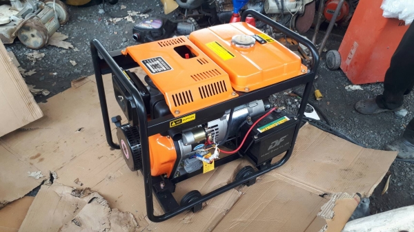 ขาย เครื่องเชื่อมพร้อมปั่นไฟสนาม 5KVA ไฟ 220 โวลท์ น้ำมันดีเชล ของใหม่ นำเข้า พร้อมใช้ ขาย เครื่องเชื่อมพร้อมปั่นไฟสนาม 5KVA ไฟ 220 โวลท์ น้ำมันดีเชล ของใหม่ นำเข้า พร้อมใช้