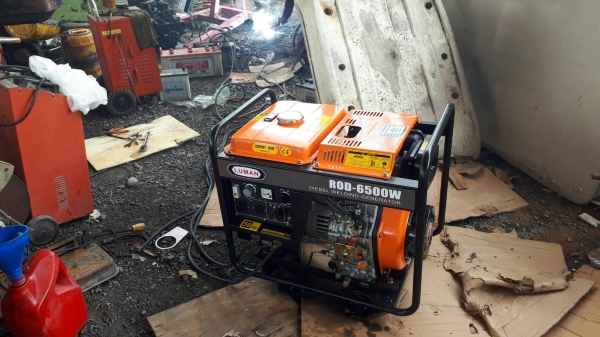 ขาย เครื่องเชื่อมพร้อมปั่นไฟสนาม 5KVA ไฟ 220 โวลท์ น้ำมันดีเชล ของใหม่ นำเข้า พร้อมใช้ ขาย เครื่องเชื่อมพร้อมปั่นไฟสนาม 5KVA ไฟ 220 โวลท์ น้ำมันดีเชล ของใหม่ นำเข้า พร้อมใช้