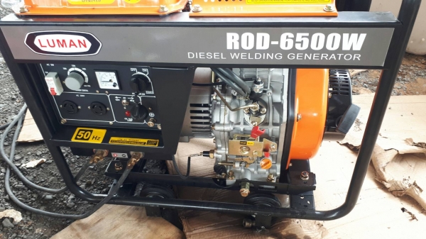 ขาย เครื่องเชื่อมพร้อมปั่นไฟสนาม 5KVA ไฟ 220 โวลท์ น้ำมันดีเชล ของใหม่ นำเข้า พร้อมใช้ ขาย เครื่องเชื่อมพร้อมปั่นไฟสนาม 5KVA ไฟ 220 โวลท์ น้ำมันดีเชล ของใหม่ นำเข้า พร้อมใช้