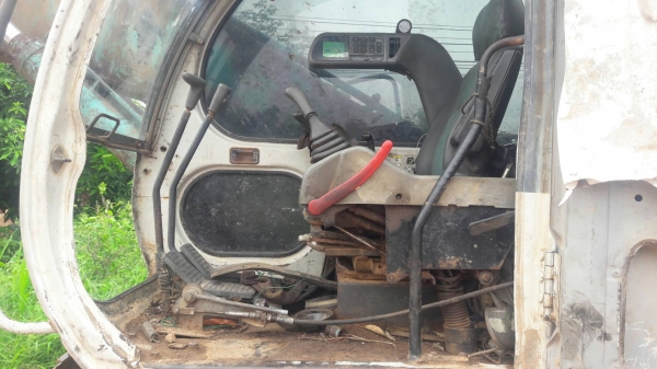 ขายแบคโฮ KUBELCO SK200-Vธรรมดาไฟตัดคันเร่งอย่างเดียวช่วงล่างเต็มเครื่องอ่อนราคา 450,000