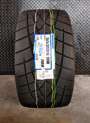TOYO R1R 265/35ZR18 ยางซอฟญี่ปุ่น ยางใหม่ปี19 TOYO R1R 265/35ZR18 ยางซอฟญี่ปุ่น ยางใหม่ปี19