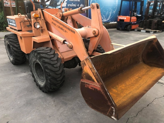 ขายรถตักเอวอ่อนตักหินตักทราย ขายรถตักเอวอ่อนตักหินตักทราย