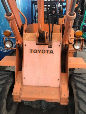 ขายรถตักเอวอ่อนตักหินตักทราย ขายรถตักเอวอ่อนตักหินตักทราย