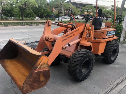 ขายรถตักเอวอ่อนตักหินตักทราย ขายรถตักเอวอ่อนตักหินตักทราย